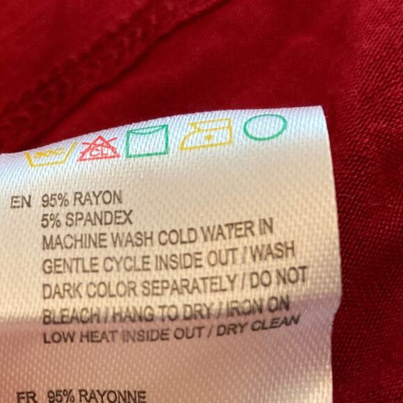 RDI Women Round Neck Stretch Tunic Top Size 2X Deep Red NWT Long Side Hem Detail - Picture 4 of 4